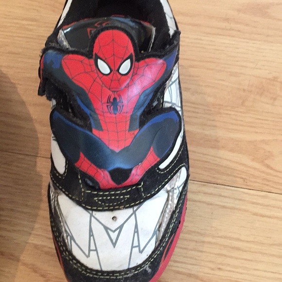 Sneakers - Picture 3 of 7